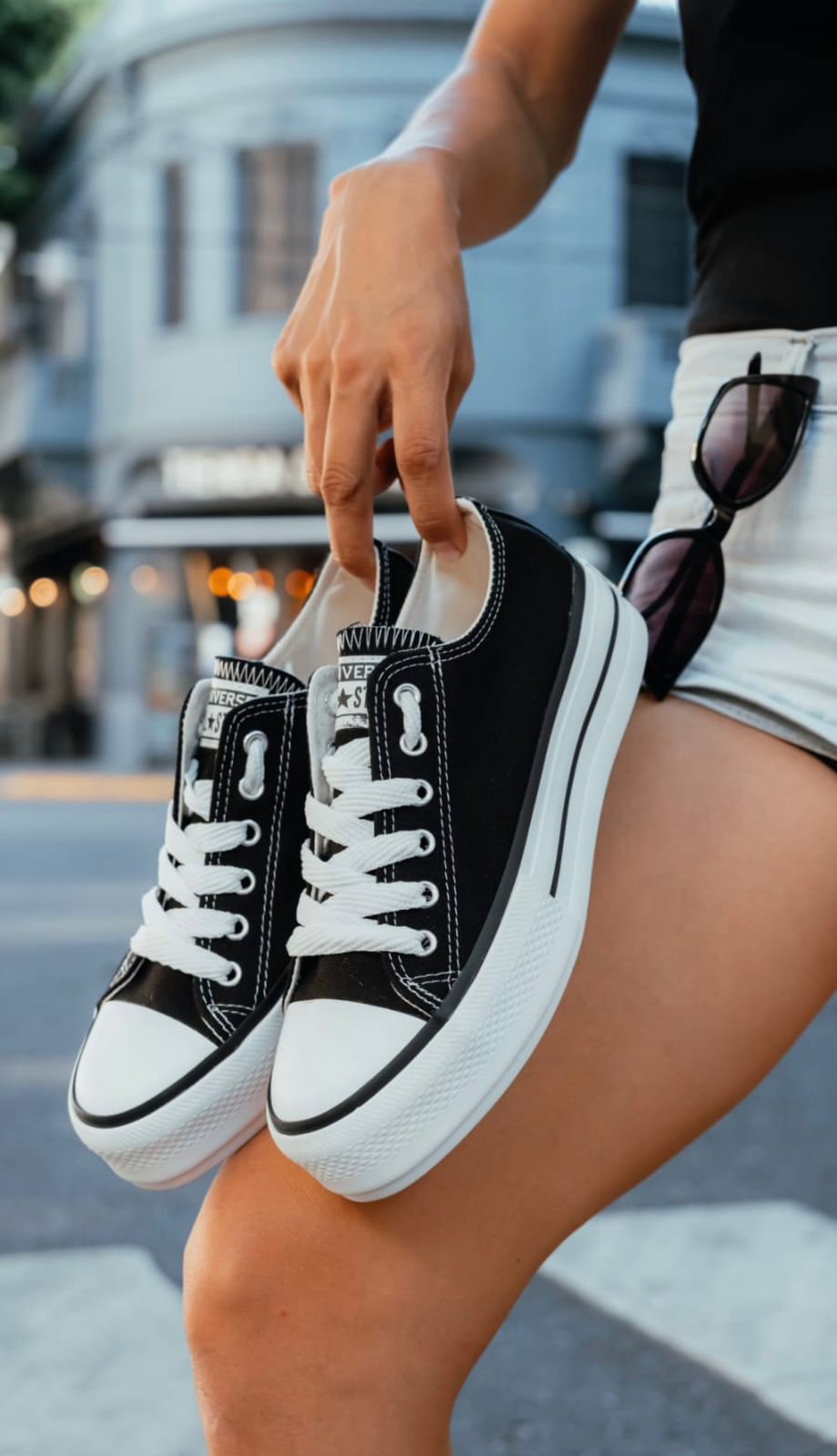 Converse Lona